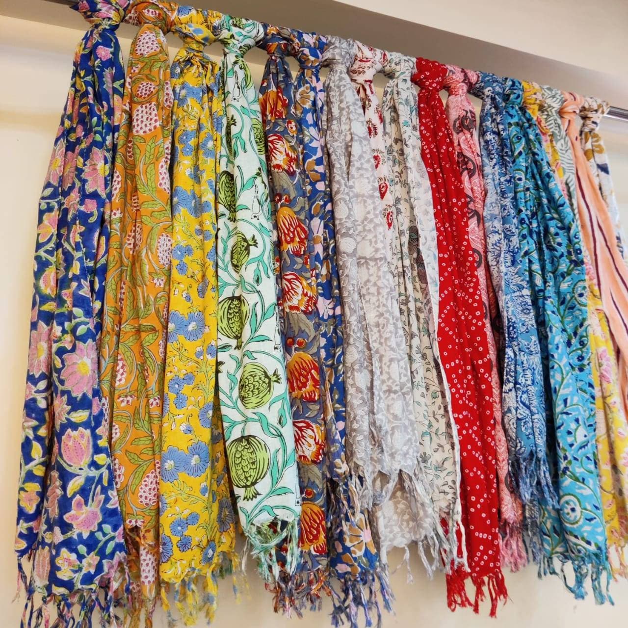 スカーフ MAIOLICA PRINT SCARF Block Print Scarf -fish- – マザーハウス 公式サイト