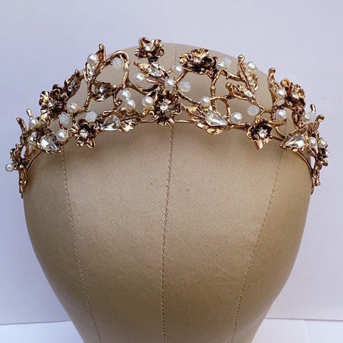 Victorian Gold Crown: Antique Style Tiara With Pearls  display picture 1