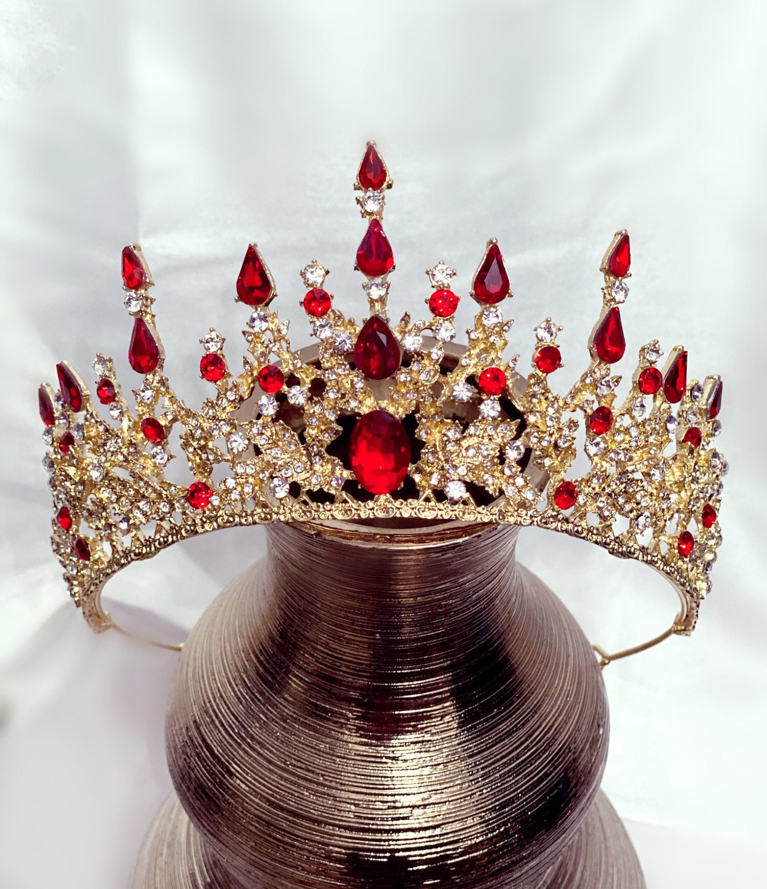 Elegant Royalty Crown in Red and Gold