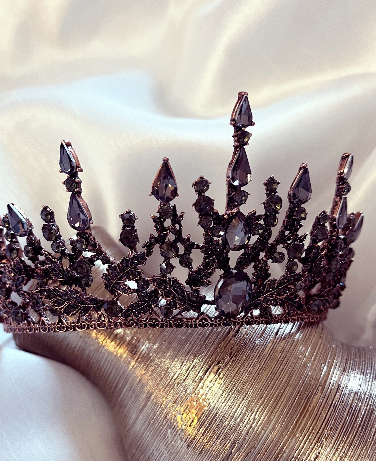 【★安心の定価販売★】 Crown, Black Victorian Antique Vintage Tiara, Copper ヘアアレンジ