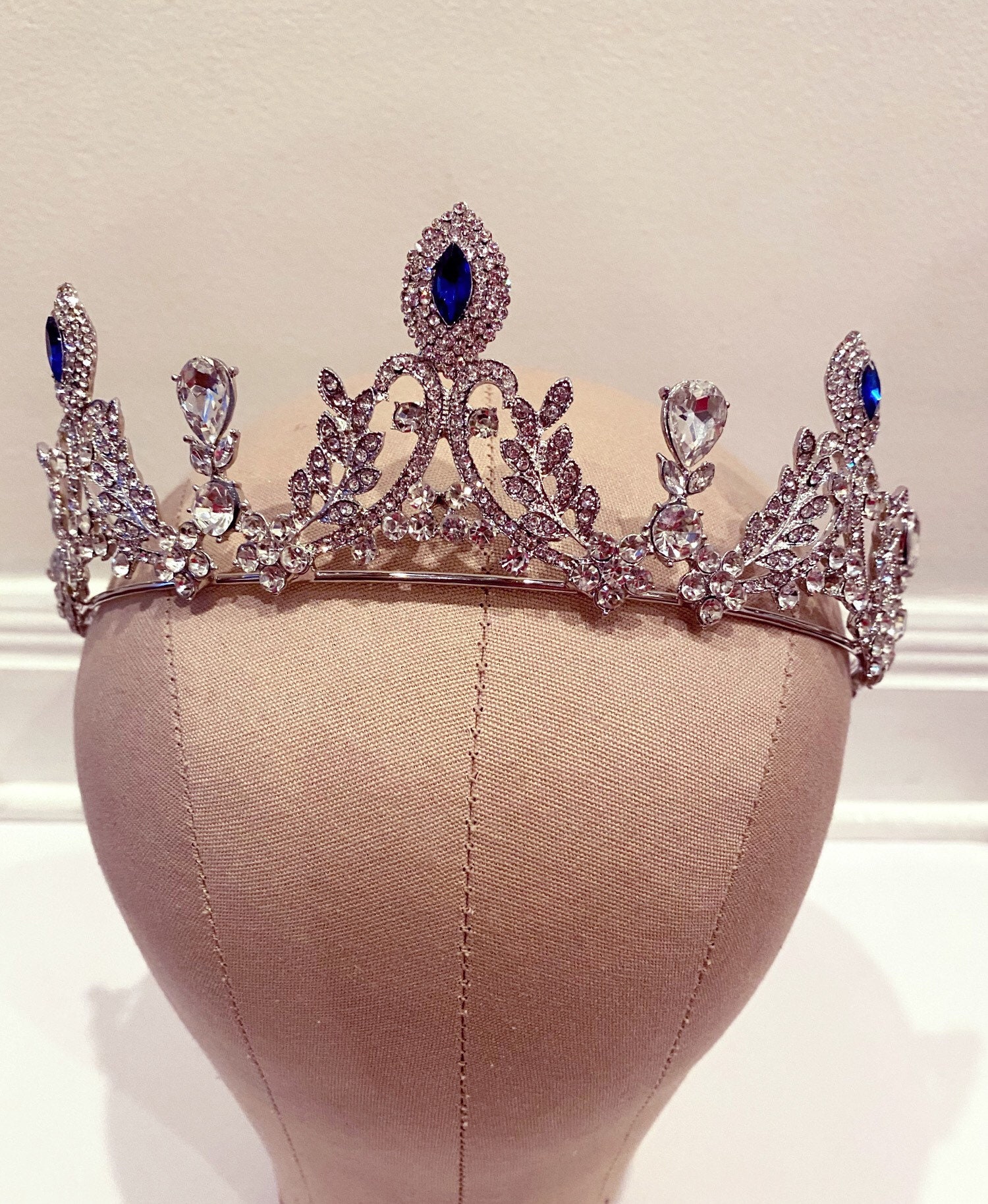 Blaue Kristallkrone, Blaue Kristall Diadem, Silber und Blaue Hochzeit  Tiara, Braut Krone, BrautPrinzessin Swarovski Saphir Krone