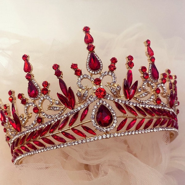 Couronne en cristal rouge rubis, couronne de royauté victorienne, diadème rouge, couronne de quinceanera, couronne de reconstitution historique rouge, couronne de mariée rouge, couronne de la renaissance