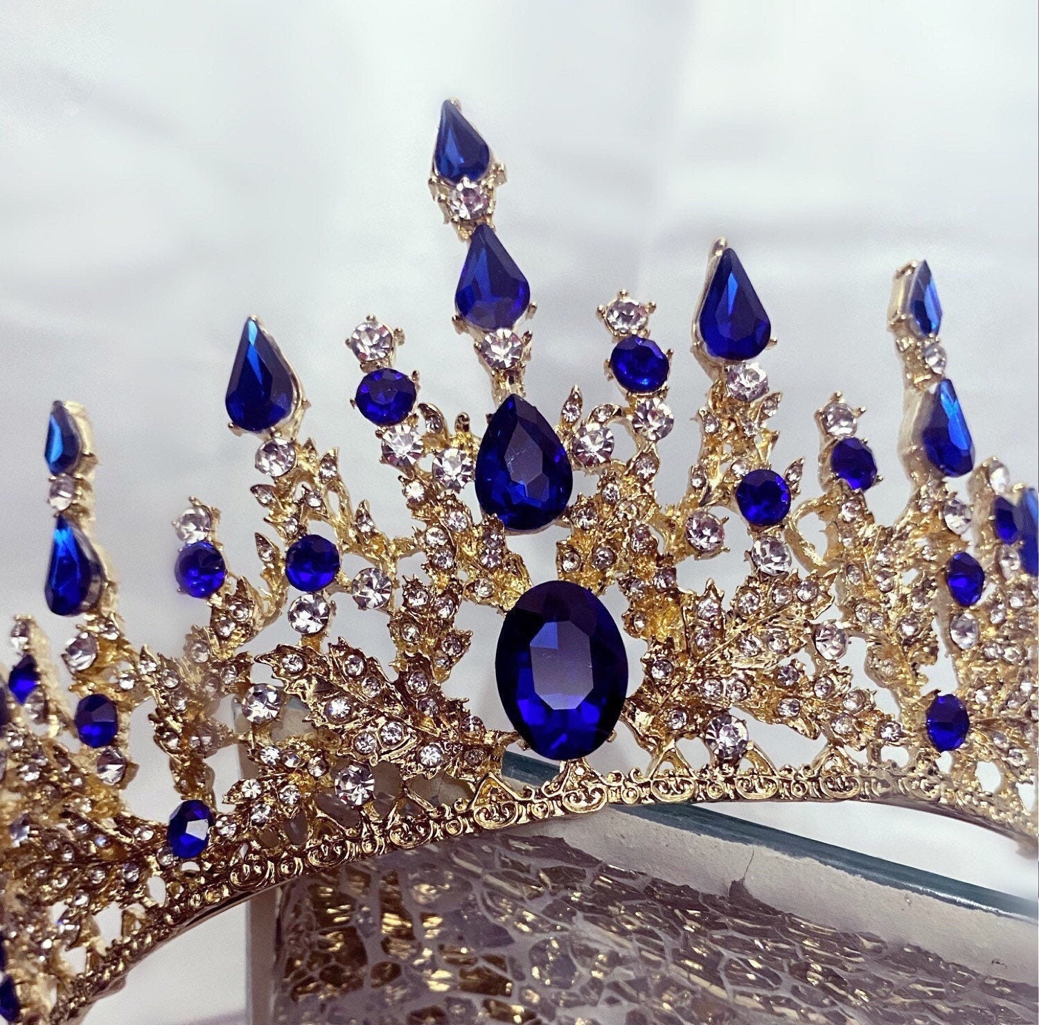 Blauwe kristallen barokke kroon: Victoriaanse saffiertiara