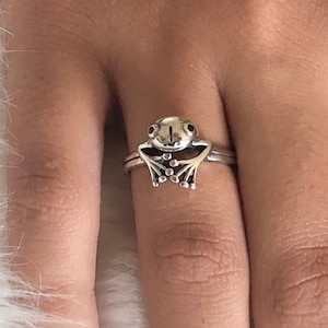 Frog ring • peeping frog ring • 925 sterling silver ring