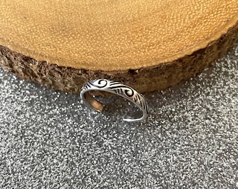 Anillo para el dedo del pie de plata de ley: diseño ajustable con detalles