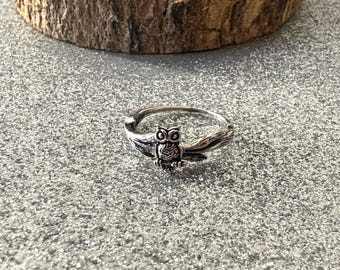 Sterling Silver Owl Ring: Sprig Accent, Nature Jewelry