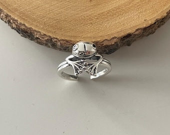 Sterling Silver Frog Toe Ring: Adjustable Oxidized Pinky Ring