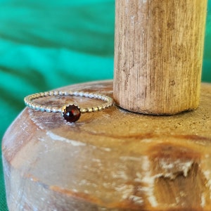Beaded silver ring size &#39;R&#39; with a garnet