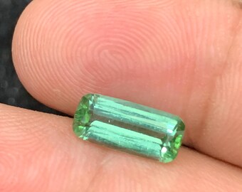 Turmalina afegã verde lapidada sem tratamento, 2,25 quilates, tamanho anelar