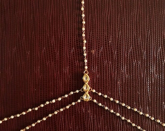 Kundan Maathapatti: joyería para el cabello nupcial india con perlas