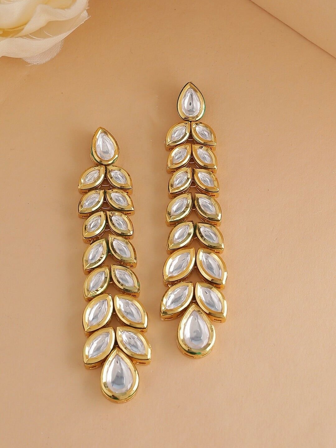 Small kundan best sale earrings
