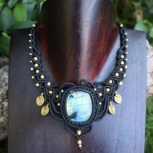 Schwarzes Makramee Collier mit Labradorit, handgearbeitete Kette, Heilstein, Fantasy, Feen, Macrame Choker