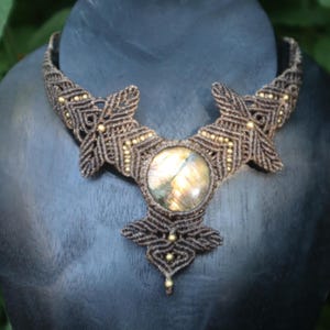 Earth brown fairy macrame necklace with iridescent labradorite, handmade necklace, healing stone, fantasy, macrame choker