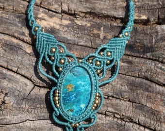 Collar de macramé turquesa con hermosa crisocola, cadena hecha a mano, piedra curativa, fantasía, hadas, gargantilla de macramé