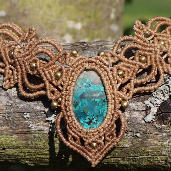 Beige macrame necklace with beautiful chrysocolla, handmade necklace, healing stone, fantasy, fairies, macrame choker