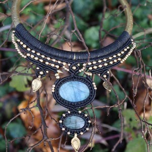 Chokers with gemstones, black, macrame choker with labradorite, Goa, elves, Wicca, tribal, brass hoops, macrame, healing stone