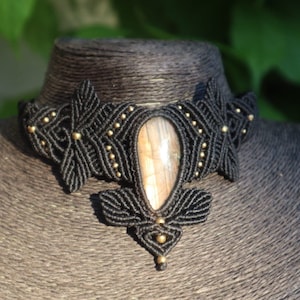 Schwarzes Makramee Collier mit Labradorit, handgemachte Halskette, Heilstein, Fantasy, Feen, Makramee Choker, Moonlightnecklace