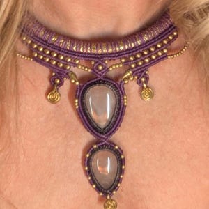 Enchanting choker with rose quartz, purple yarn, brass macrame choker, Goa, elves, Wicca, macrame, festival, healing stone