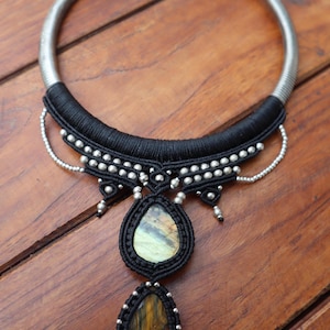 Choker with gemstone, macrame choker with labradorite and tiger eye, Goa, elf jewelry, Wicca, brass hoops, macrame, festival