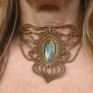 Makramee Collier mit Labradorit, beige, handgearbeitete Kette, Heilstein, Fantasy, Feen, Macrame Choker mit Halbedelstein