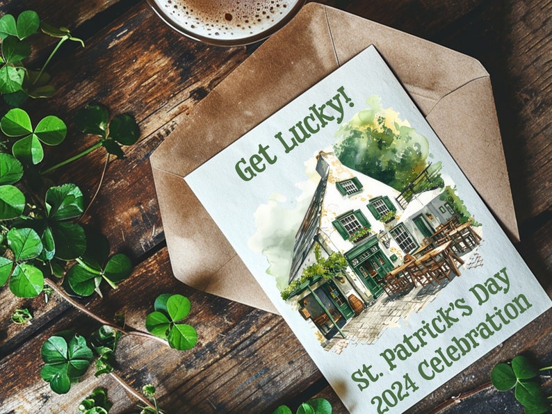 Pu&ograve; includere: Un biglietto bianco con testo verde che dice "Get Lucky!" e un'illustrazione ad acquerello di un edificio con una porta e finestre verdi. Il testo "St. Patrick's Day 2024 Celebration" &egrave; stampato in verde nella parte inferiore del biglietto.