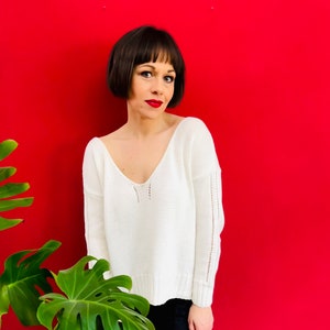 SUMMER SWEATER with V-NECK Sizes 34-46: The Perfect Knitting Pattern for the Warm Season