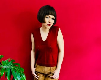 Knitting instructions for a summer top in the nostalgic style of the 1920s