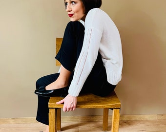 SUMMER SWEATER WITH V-NECK Size. 34-46: The perfect knitting pattern for the warm season