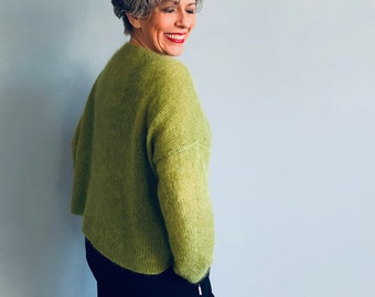 Oversize Pullover mit raffinierten Abnähern