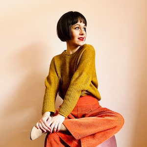 Knitting Pattern for Women&#39;s Sweater with Snug Sleeves