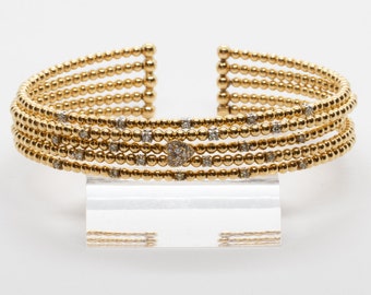 Armband aus 18 Karat Gelbgold und Weißgold mit Diamanten. Wunderschönes Armband im Armreif-Stil. Damenarmband, Armband „Milvia“.