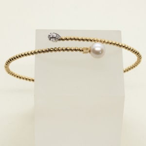 18k Gold Bracelet with brilliant cut diamond and pearl - Pearl Bracelet - Diamond Bracelet - Cuff Bracelet - Women Bracelet - Gold Bangle