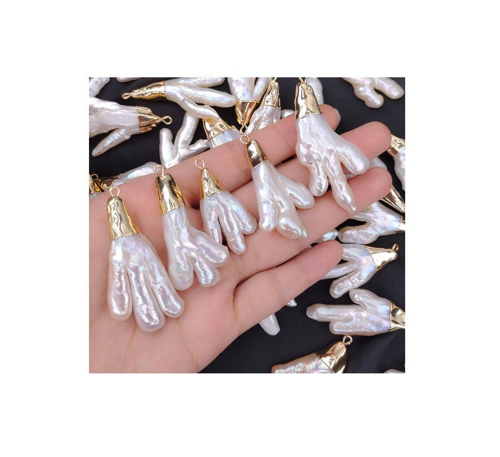 Iconic Chicken Feet Necklace with a single pendant, 925 silver