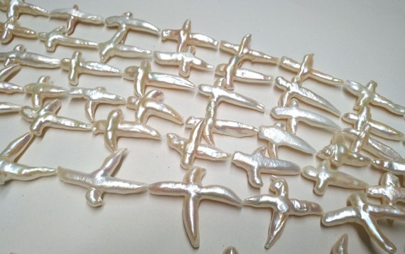 公式サイト - ハイブランドの新作が続々登場 25-35x50-60mm White Cross Freshwater Pearls Fully Drilled パーツ