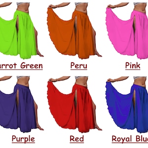 Puede incluir: Una colecci&oacute;n de seis faldas largas con aberturas laterales altas, cada una en un color s&oacute;lido diferente: verde loro, per&uacute;, rosa, morado, rojo y azul real. Cada falda presenta un dobladillo ancho y fluido y una cintura el&aacute;stica.