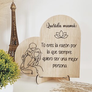 Tarjeta de Madera para Mamá – Regalo Emotivo Día de la Madre – Corazón con Mensaje Grabado y Soporte Incluido - Tarjeta en Madera para Mamá