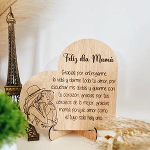 Tarjeta regalo para Mamá – Regalo Día de la Madre – Corazón con Mensaje Grabado y Soporte Incluido - Tarjeta en Madera para Mamá