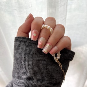 40 pcs Floral Art Press On Nails | Short Square Press On Nails  | Fake Nail | Nails for Classic Elegance, Events and Gift for Her