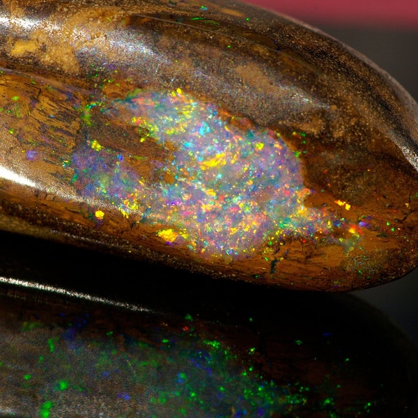 Seitlich gebohrter Boulderopal, 31 x 11 x 7mm