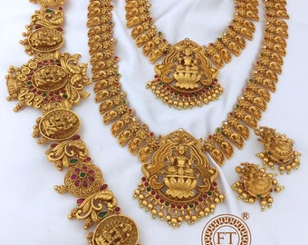 Conjunto de joyas de templo dorado mate semi nupcial de primera calidad con pendientes, Maangtika y Kamar Patti (cinturón de cadera), collar del sur de la India