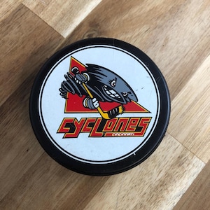 Rondelle de hockey souvenir vintage Cincinnati Cyclones ECHL - support de rondelle, porte-rondelle, étui à trophées, banquet, souvenir