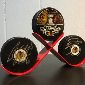 Présentoir/support de rondelle de hockey rouge - fabriqué aux États-Unis - étui à trophées - cadeau d&#39;équipe souvenirs de rondelle dédicacé, chambre hockey