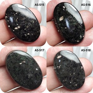 Cabochão Nuummite Natural, Pedra Preciosa Nuummite, Pedra Preciosa Solta, Pedra Preciosa em Forma de Almofada, Pedra Preciosa Polida para Joias, Colar Nuummite