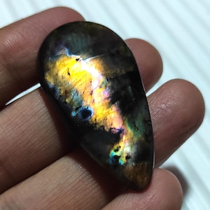 Bellissima pietra preziosa di labradorite, pietra sciolta cabochon di labradorite multi-sgargiante, cristallo di labradorite a forma di pera, labradorite per creare gioielli