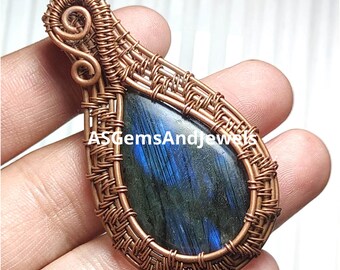 Ciondolo in labradorite avvolto in filo di rame fatto a mano: collana Boho