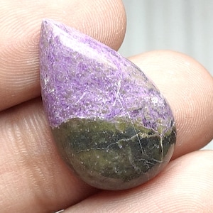 Cabochon di stichtite naturale, pietra preziosa di stichtite, pietra preziosa sciolta, pietra preziosa a forma di pera, pietra preziosa di stichtite viola lucida per gioielli