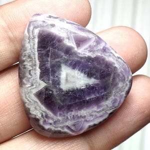 Cabochon di ametista a zig-zag naturale, pietra preziosa di ametista a zig-zag, pietra preziosa sfusa, pietra preziosa a forma di pera, pietra preziosa lucidata per gioielli
