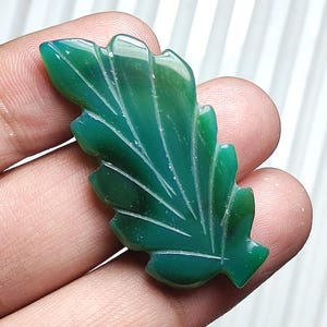 Cabochon di onice verde naturale, pietra preziosa di onice verde, pietra preziosa sfusa, pietra preziosa a forma di foglia, pietra preziosa di onice verde lucida per gioielli, ciondolo in onice