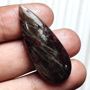 Cabochon di quarzo tormalina naturale, pietra preziosa di quarzo tormalina, pietra preziosa sfusa, pietra preziosa a forma di pera, pietra preziosa di tormalina lucida per gioielli