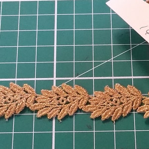 Vintage Nottingham kant 6 yards op een kaart. Blad guipure Lurex/katoenen rand